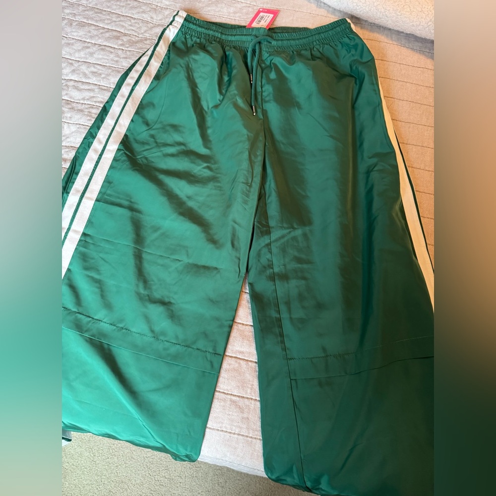 Edikted women’s track pants NWT